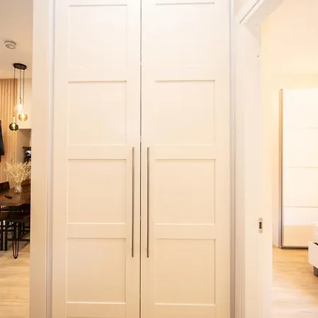 Leon Modern Near Subway - Ground Floor Apartment Rome