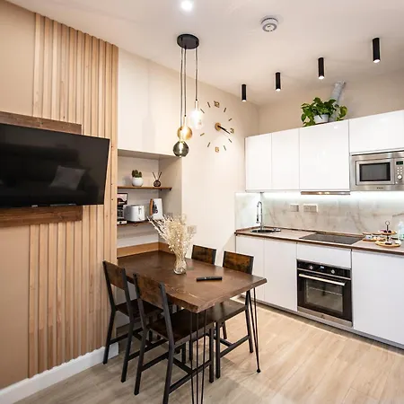 Leon Modern Near Subway - Ground Floor Apartment Rome
